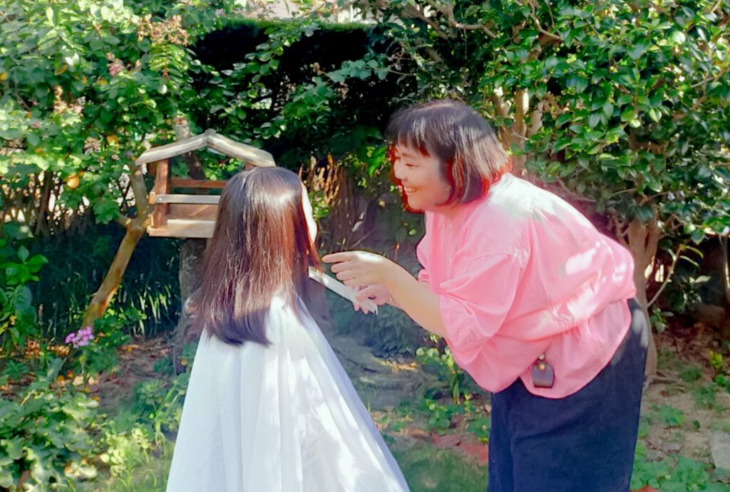 子供のカットをする代表